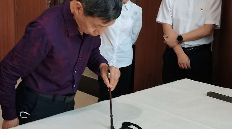 诗人、书法家李国超: 左书右诗  致敬传统